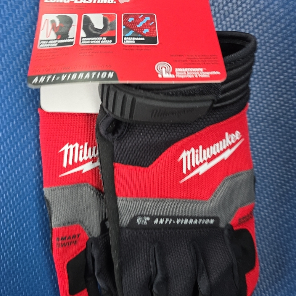 Milwaukee Red and Black Anti-Vibration Gloves